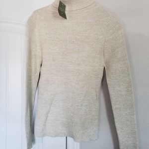 Nwt Mountain lake cream and gold turtle neck sweater